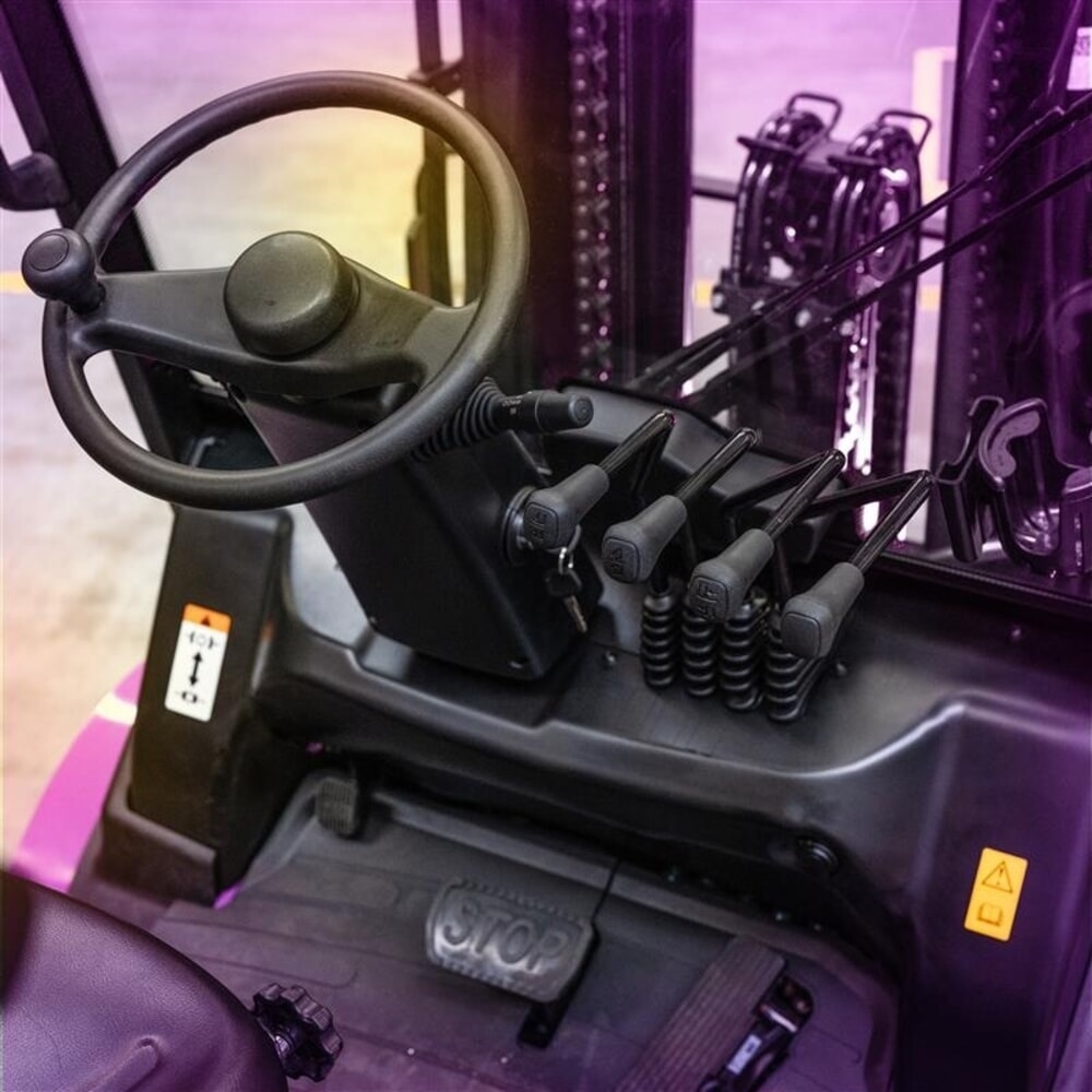 Číslo obrázku produktu 7: Elektrický vysokozdvižný vozík AntOn by Jungheinrich CBH 2.5 s trojitým teleskopickým zdvihovým zařízením, výška zdvihu 4 800 mm, nosnost 2 500 kg, kabina pro ochranu proti povětrnostním vlivům Eco, vč. externí nabíječky 80 V, 100 A,