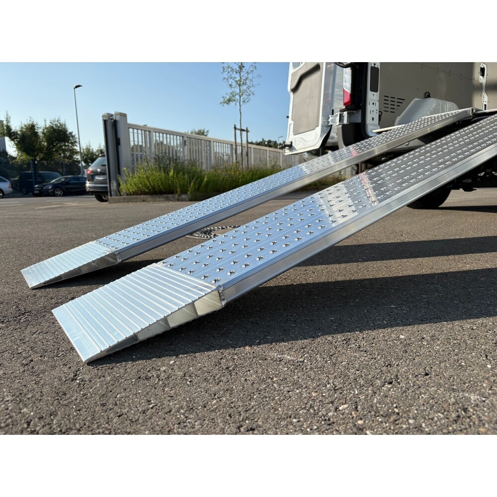 Číslo obrázku produktu 16: Hliníková nájezdová ližina, protiskluzová, nosnost 435 kg/ks, ŠxD 200 x 1500 mm