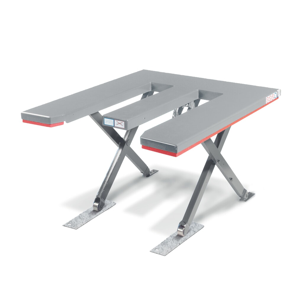 Nízký zvedací stůl FLEXLIFT s nůžkovým mechanismem, tvar E, nosnost 600 kg, plošina cca 1350 x 1150 mm, 230 V Obrázek produktu: Nízký zvedací stůl FLEXLIFT s nůžkovým mechanismem, tvar E, nosnost 600 kg, plošina cca 1350 x 1150 mm, 230 V