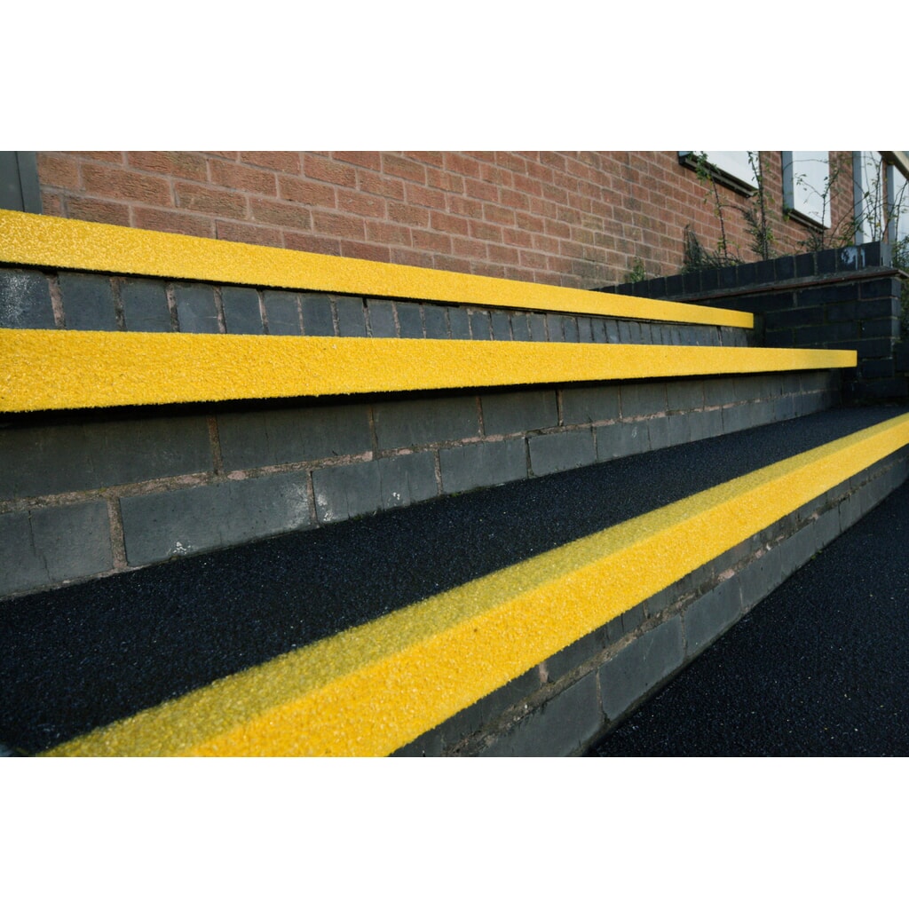 COBA Protiskluzový profil na hranu schodu COBAGRiP® Stair Tread, VxŠxH 5,5 x 750 x 345 mm, černá/žlutá Číslo obrázku produktu 3: COBA Protiskluzový profil na hranu schodu COBAGRiP® Stair Tread, VxŠxH 5,5 x 750 x 345 mm, černá/žlutá