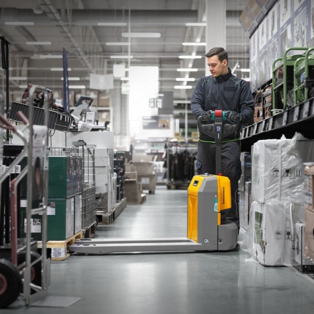 Číslo obrázku produktu 8: Elektrický paletový vozík Jungheinrich AME 15, nosnost 1 500 kg, délka vidlí 1 150 mm, speciální šířka vidlic 670 mm, tandemová kolečka