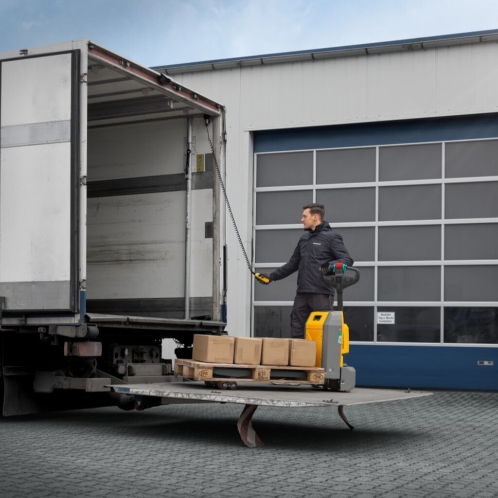 Elektrický paletový vozík Jungheinrich AME 18, nosnost 1 800 kg, délka vidlí 1 150 mm, speciální šířka vidlic 670 mm, tandemová kolečka Číslo obrázku produktu 8: Elektrický paletový vozík Jungheinrich AME 18, nosnost 1 800 kg, délka vidlí 1 150 mm, speciální šířka vidlic 670 mm, tandemová kolečka