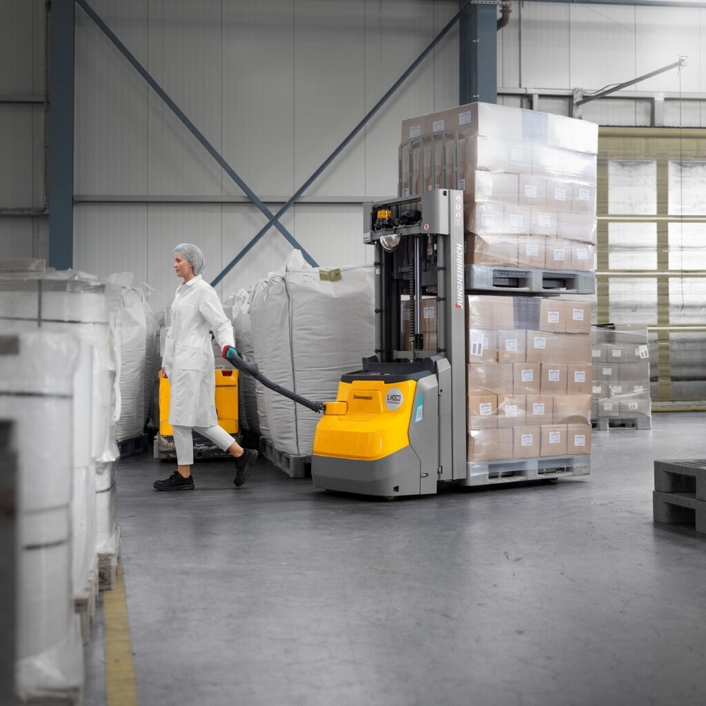 Číslo obrázku produktu 5: Elektrický vysokozdvižný vozík Jungheinrich EJC 110zi DZ, trojité teleskopické zdvihové zařízení, výška zdvihu 4180 mm, nosnost 1000 kg, proporcionální hydraulika, funkce uchopení dvou palet na sobě