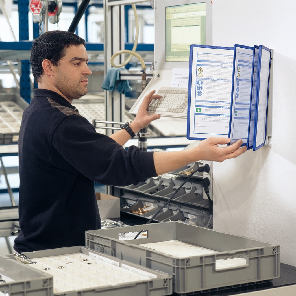 Kompletní sada nástěnného držáku Vario®, 5 prezentačních desek, červená Obrázek produktu: Kompletní sada nástěnného držáku Vario®, 5 prezentačních desek, červená