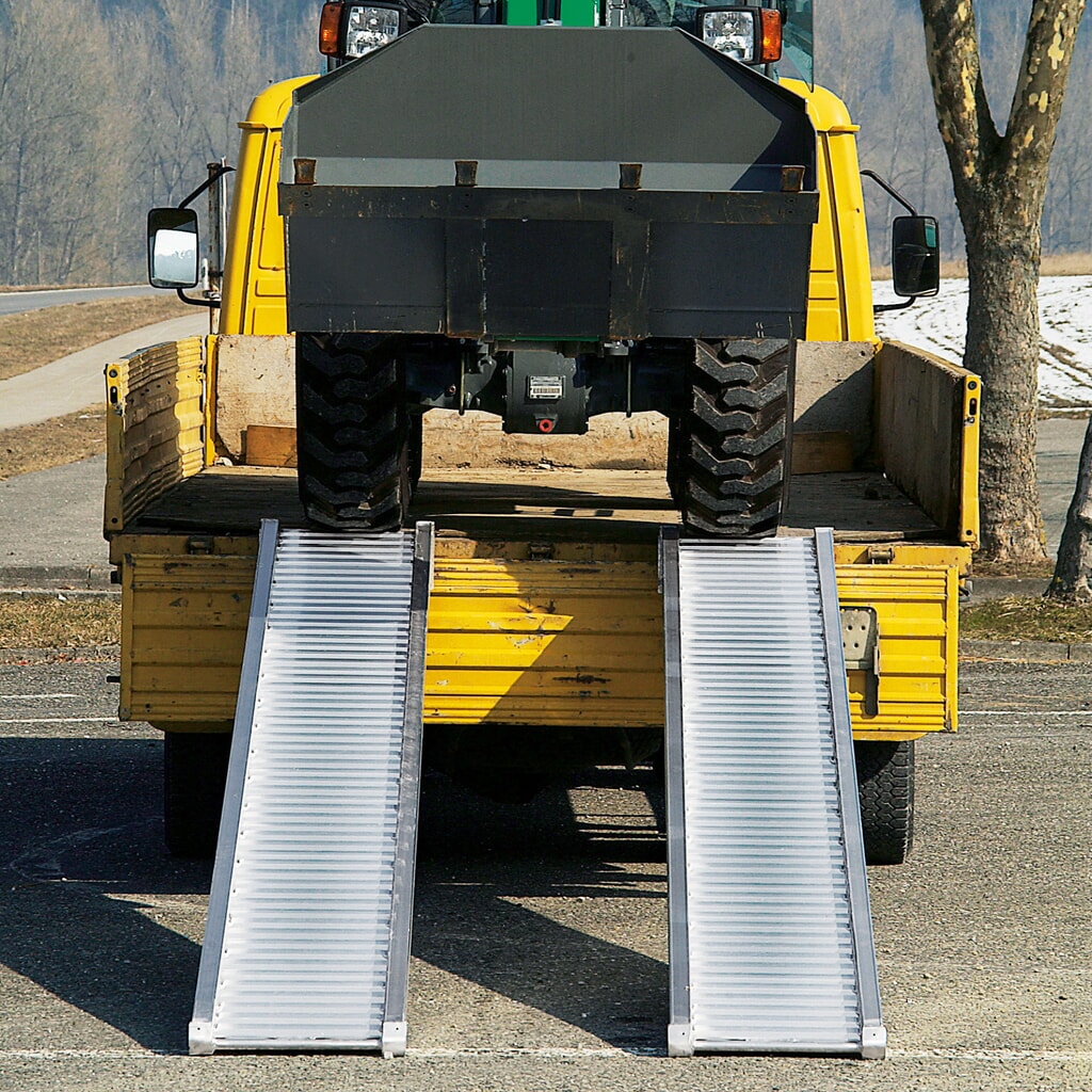 Nájezdové ližiny pro těžká břemena, s okrajem, nosnost 2 620 kg/pár, délka 1 620 mm Číslo obrázku produktu 1: Nájezdové ližiny pro těžká břemena, s okrajem, nosnost 2 620 kg/pár, délka 1 620 mm