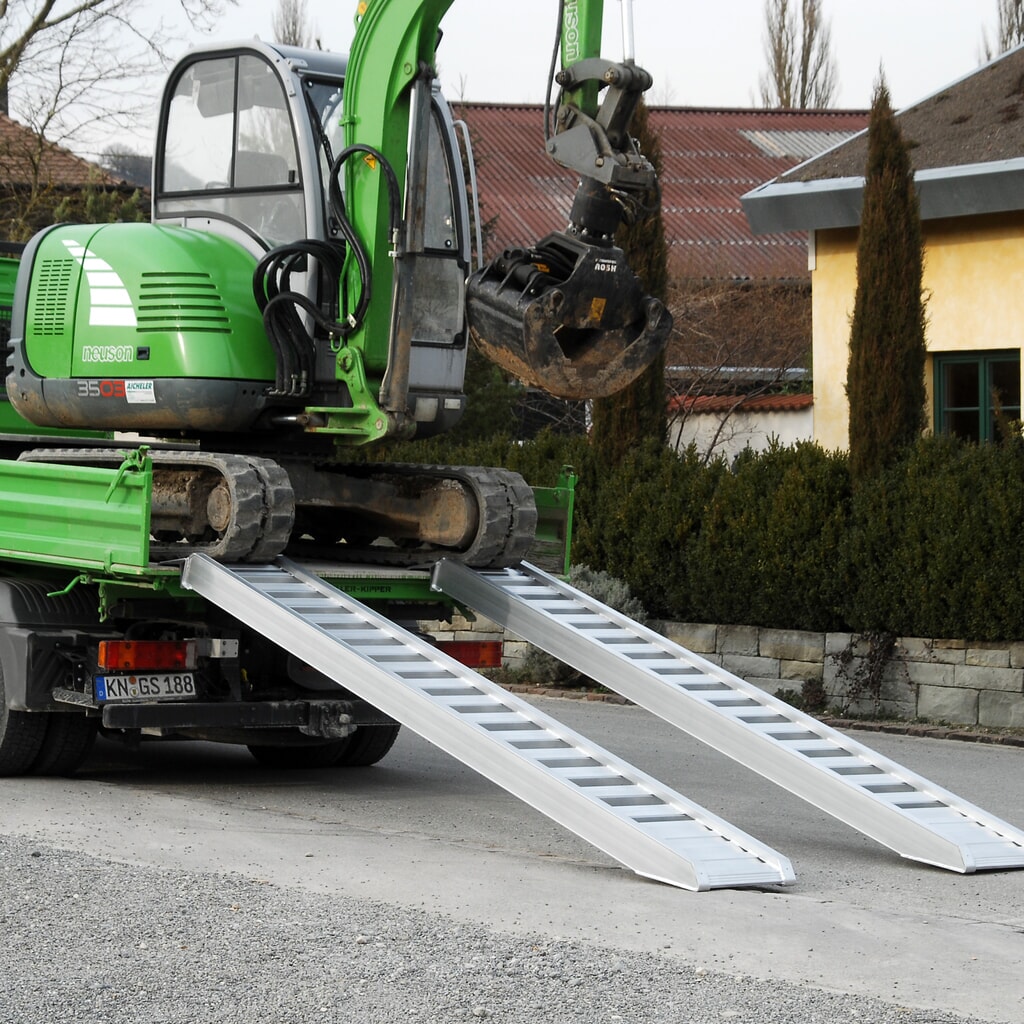 Nájezdové ližiny s příčkami, s okrajem, nosnost 1 660 kg/pár, délka 2340 mm Číslo obrázku produktu 7: Nájezdové ližiny s příčkami, s okrajem, nosnost 1 660 kg/pár, délka 2340 mm