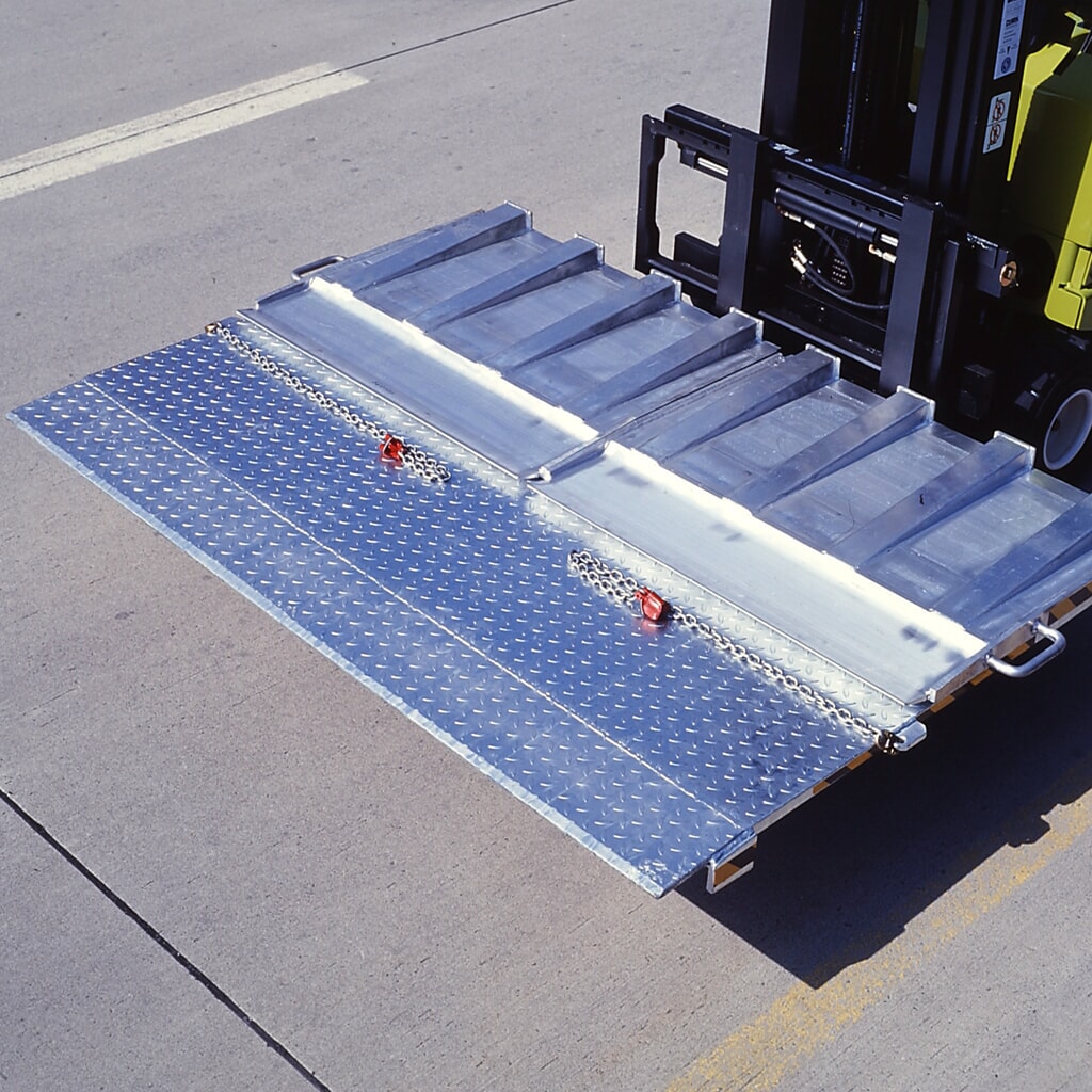 Číslo obrázku produktu 3: Překládková rampa pro kontejnery, skládací, nosnost 7300 kg, š × d 2300 × 2320 mm