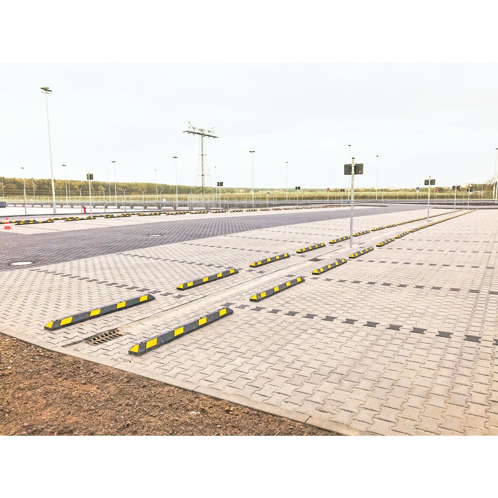 Číslo obrázku produktu 6: Parkovací doraz MORAVIA Park-AID®, černá se žlutými reflexními pruhy, šířka 900 mm