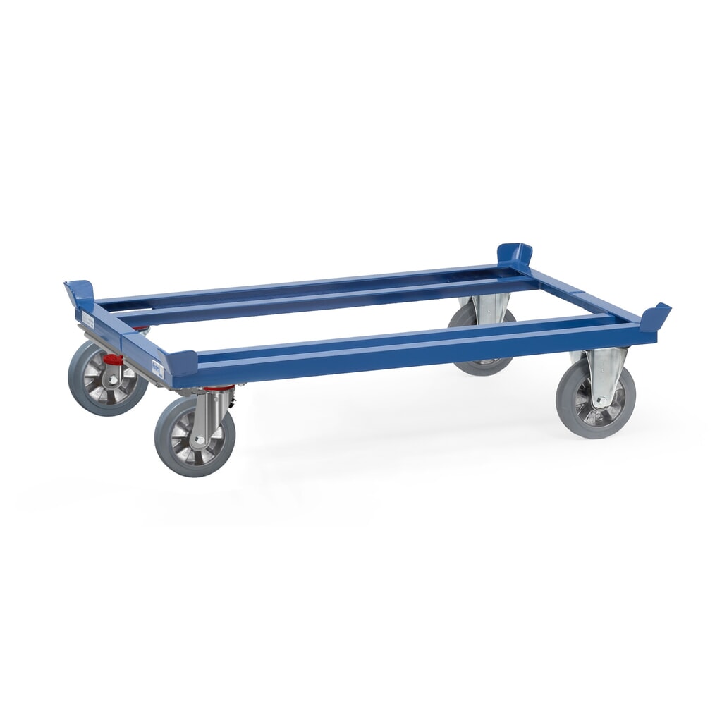 Přepravní podvozek fetra® se stohovacími rohy, nosnost 1200 kg, pro palety 1200 x 800 mm, elastická kolečka z plné gumy, centrální brzda Obrázek produktu: Přepravní podvozek fetra® se stohovacími rohy, nosnost 1200 kg, pro palety 1200 x 800 mm, elastická kolečka z plné gumy, centrální brzda