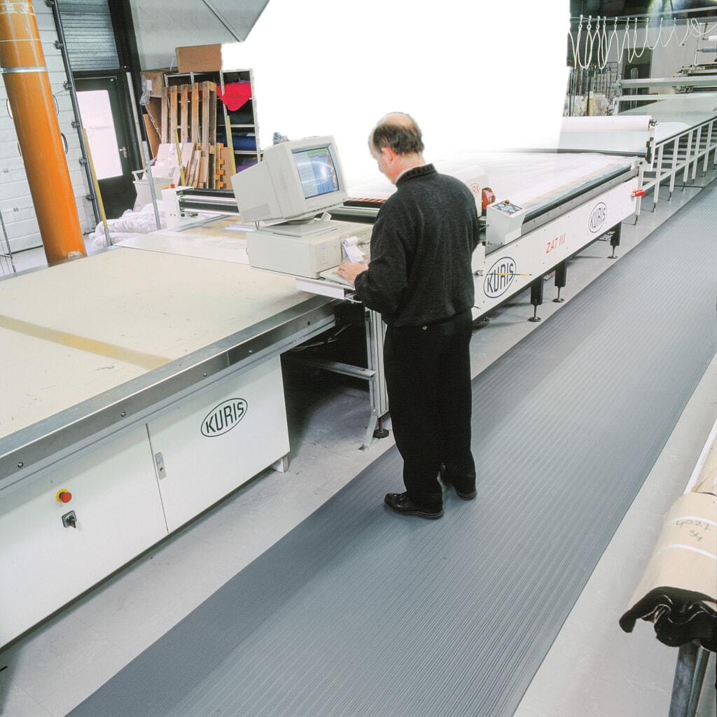 Protiúnavová rohož Premium z vinylové pěny, ŠxH 600 x 910 mm, černá Číslo obrázku produktu 4: Protiúnavová rohož Premium z vinylové pěny, ŠxH 600 x 910 mm, černá