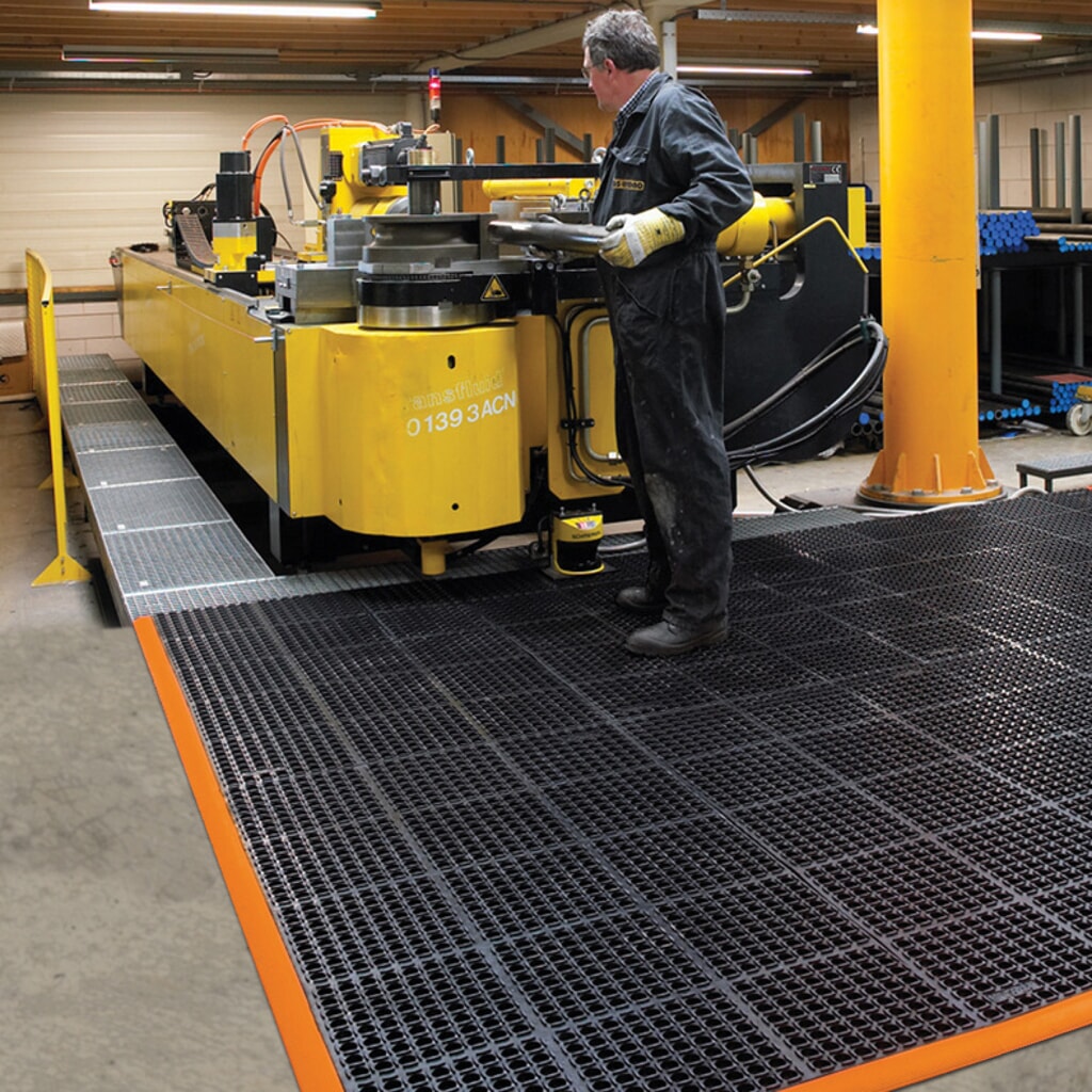 Protiúnavová rohož z nitrilové gumy, ŠxH 660 x 1020 mm Obrázek produktu: Protiúnavová rohož z nitrilové gumy, ŠxH 660 x 1020 mm
