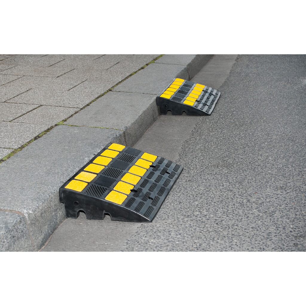 MORAVIA rampa na obrubník, tvrdá guma, VxŠxH 100 x 600 x 300 mm Číslo obrázku produktu 4: MORAVIA rampa na obrubník, tvrdá guma, VxŠxH 100 x 600 x 300 mm