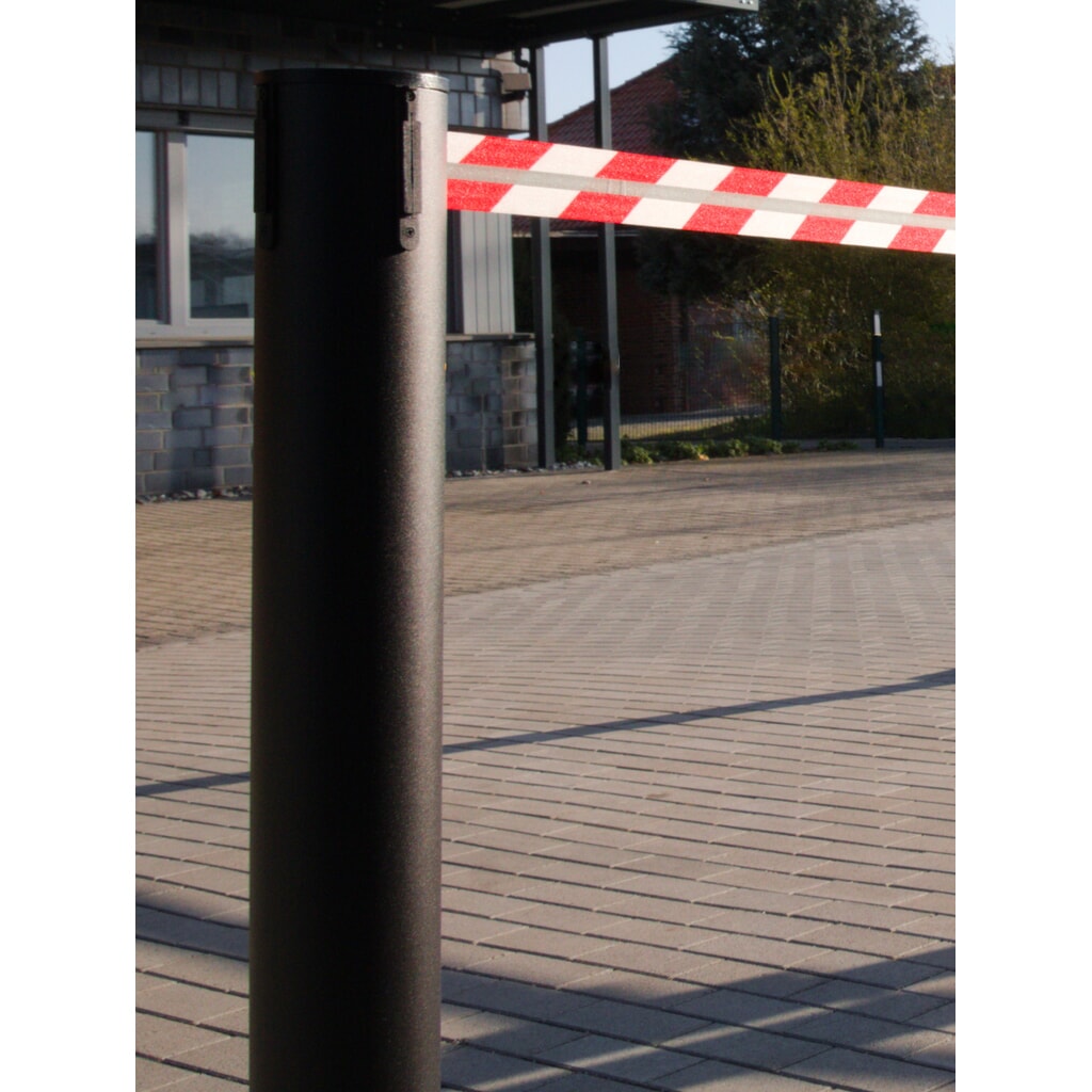 RS-GUIDESYSTEMS® páskový zahrazovací sloupek GLA 85-J REFLECTO, délka 7 m, šířka 50 mm, sloupek černý, pásek červený/bílý Číslo obrázku produktu 3: RS-GUIDESYSTEMS® páskový zahrazovací sloupek GLA 85-J REFLECTO, délka 7 m, šířka 50 mm, sloupek černý, pásek červený/bílý