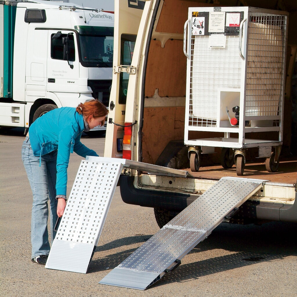 Číslo obrázku produktu 7: Nájezdové rampy skládací, nosnost 975 kg/ks, ŠxD 800 x 2045 mm
