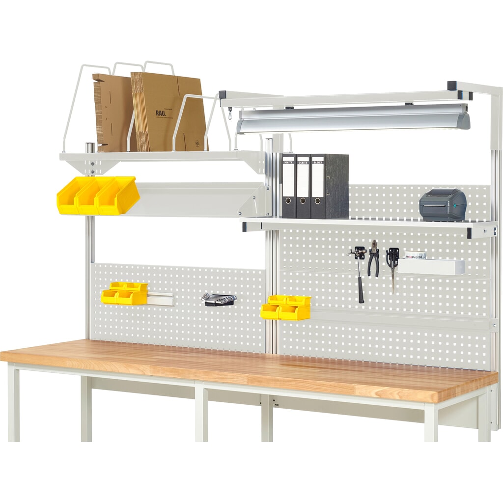 Nástavba pracovního stolu RAU, VxŠxH 1380 x 2500 x 2500 mm, 1 etážová police, 1 přídržná lišta, 1 naklápěcí odkládací plocha, 1 držák pro plochý monitor a 1 svítidlo, kompletní sada 06 pro šířku výrobku 2500 mm Obrázek produktu: Nástavba pracovního stolu RAU, VxŠxH 1380 x 2500 x 2500 mm, 1 etážová police, 1 přídržná lišta, 1 naklápěcí odkládací plocha, 1 držák pro plochý monitor a 1 svítidlo, kompletní sada 06 pro šířku výrobku 2500 mm